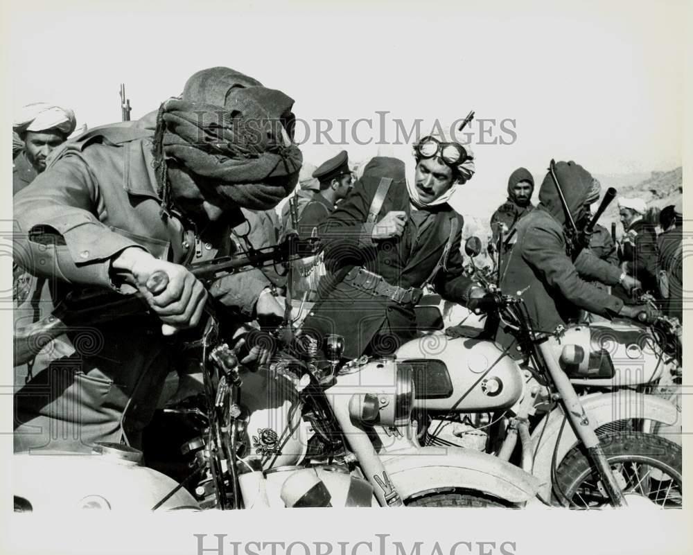1980 Press Photo Afghan Rebel Raiders in Doab Valley, Afghanistan - srx00874