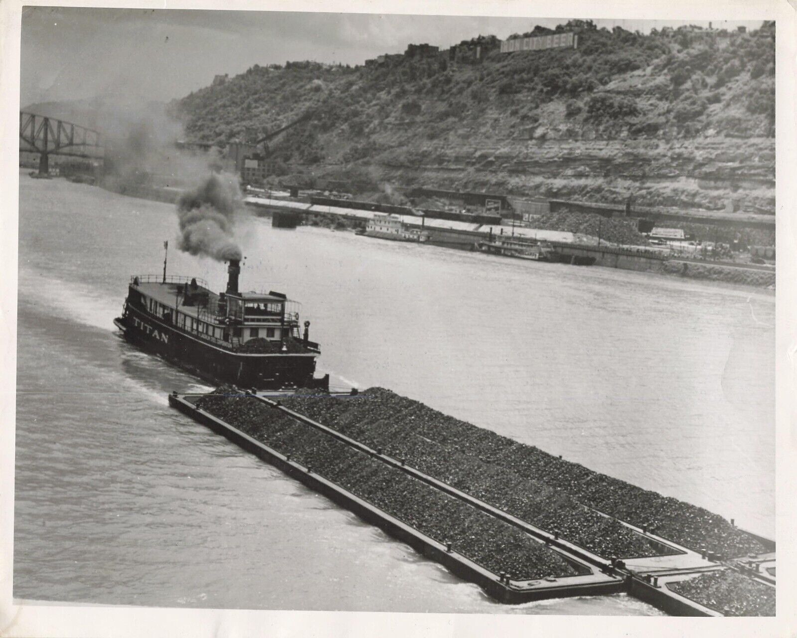 Mississippi Stern Wheel River Steamer Titan 1945 Press Photo Steel Barge *P104b