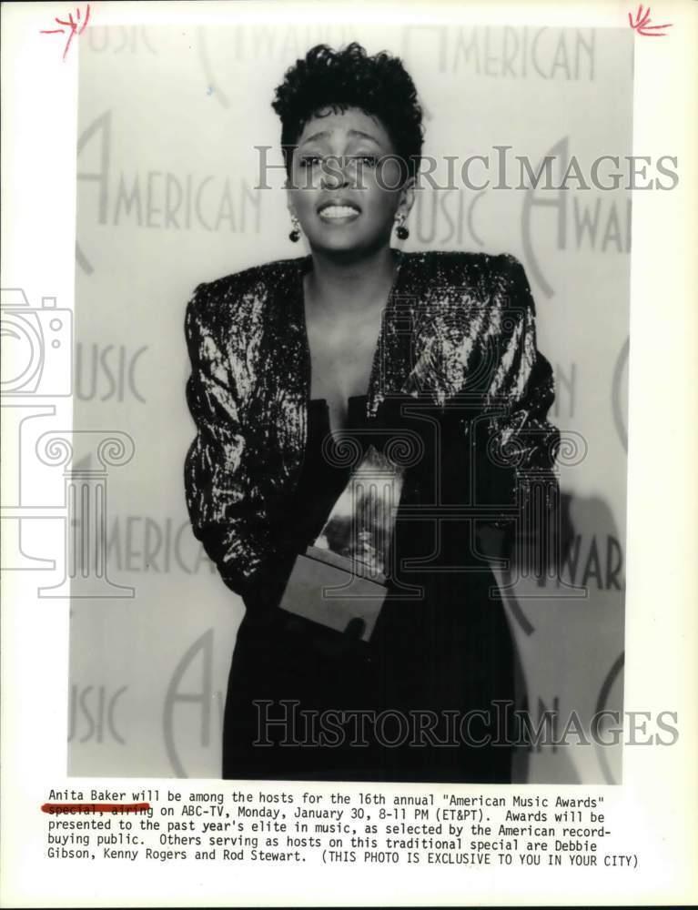 1989 Press Photo Singer Anita Baker hosts the American Music Awards - hcp22571