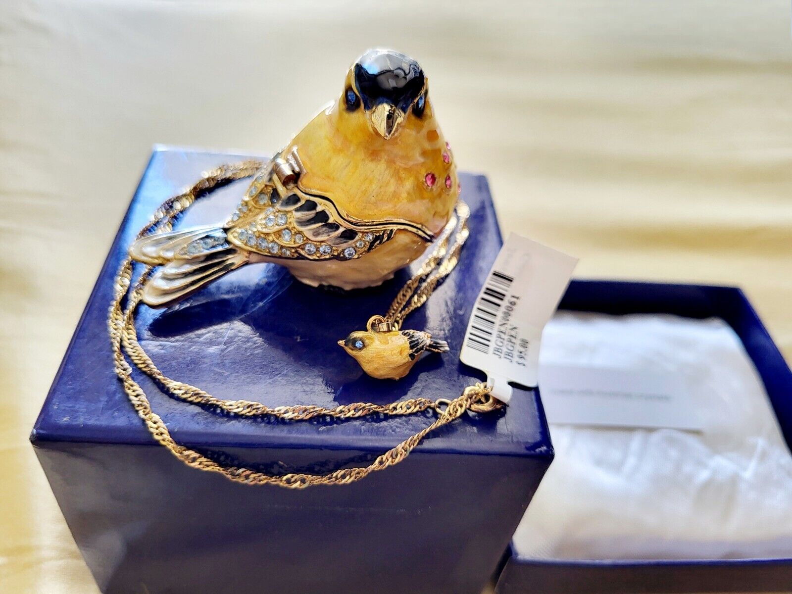KINGSPOINT DESIGNS Goldie Goldfinch Jewelry Box & Necklace