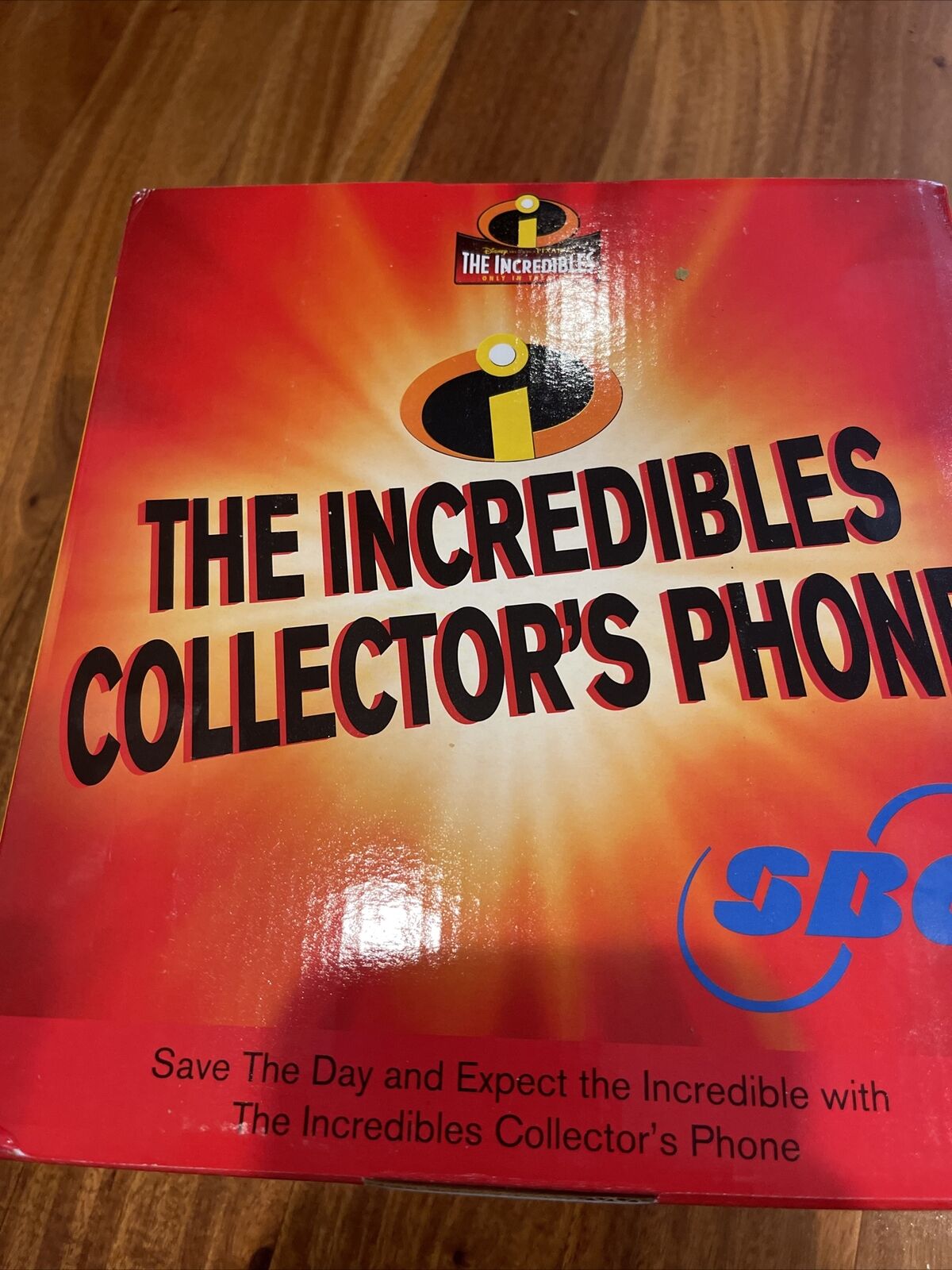 2004 The Incredibles Disney Pixar SBC Red Collector\'s Phone with Box