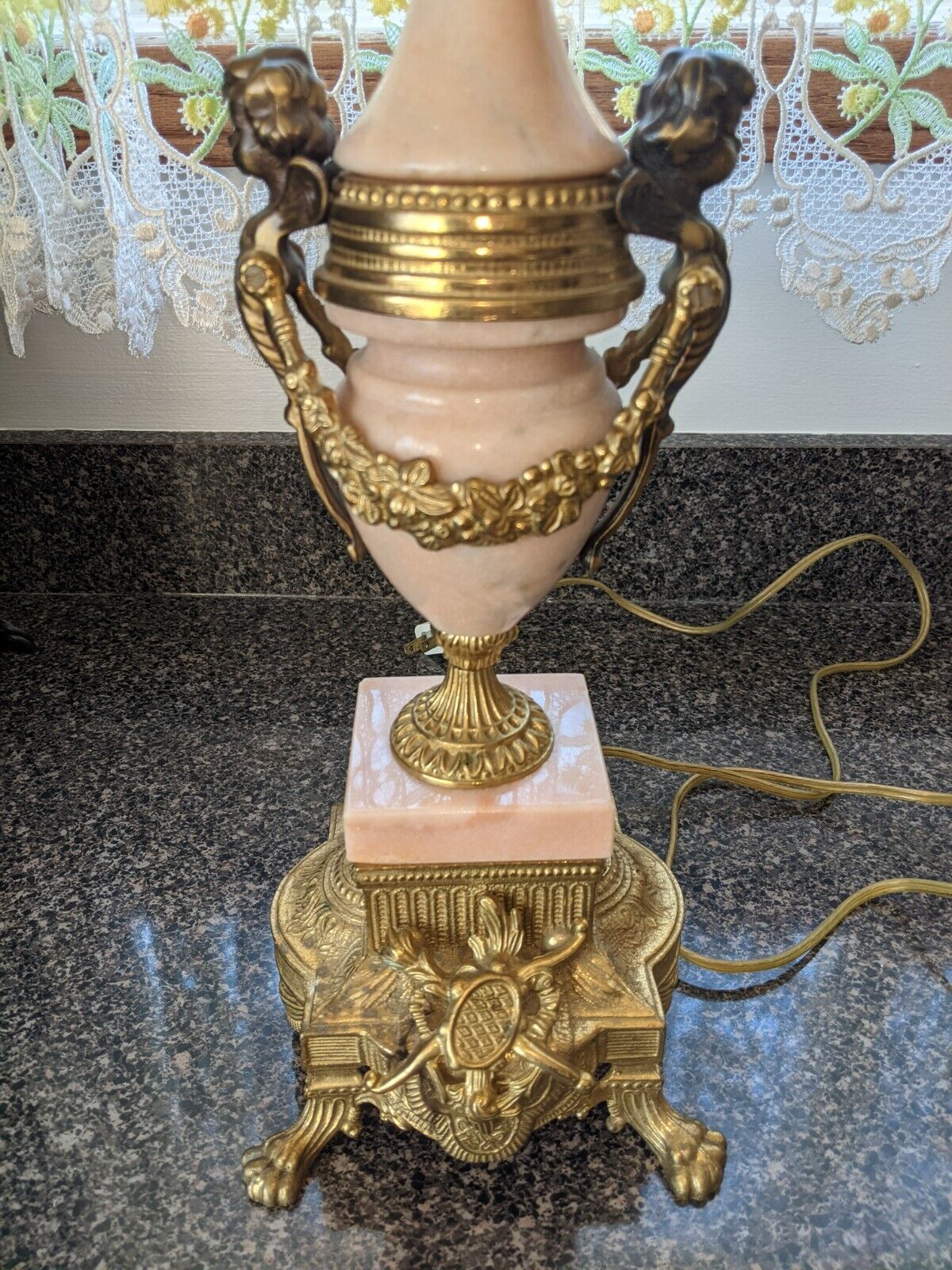 Vintage Brevettato Italian Gilt Bronze Pink Marble Cherubs Lamp Louis XVI Rare