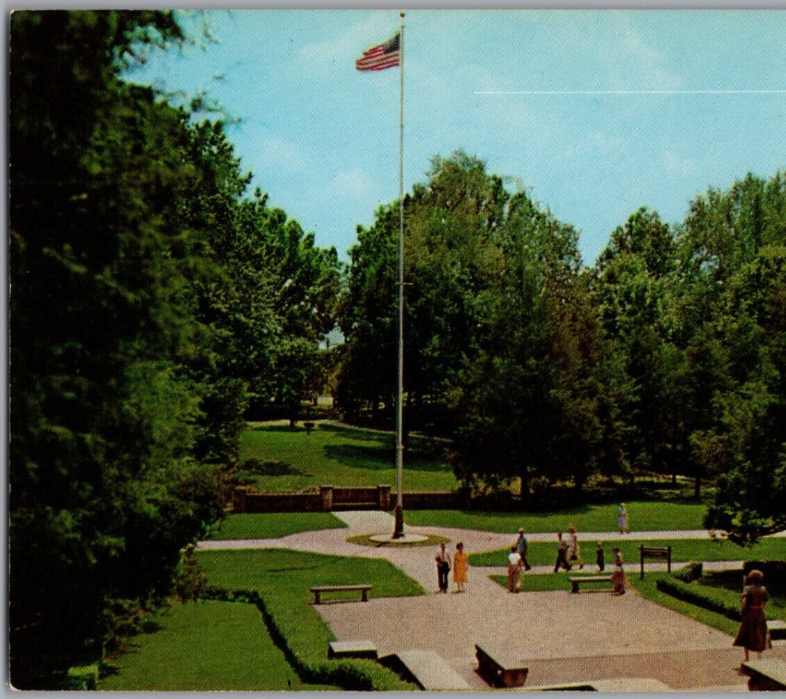 Old Glory at Lincoln Plaza, Shawnee Drive, Hodgenville, KY 1958 Vintage Postcard