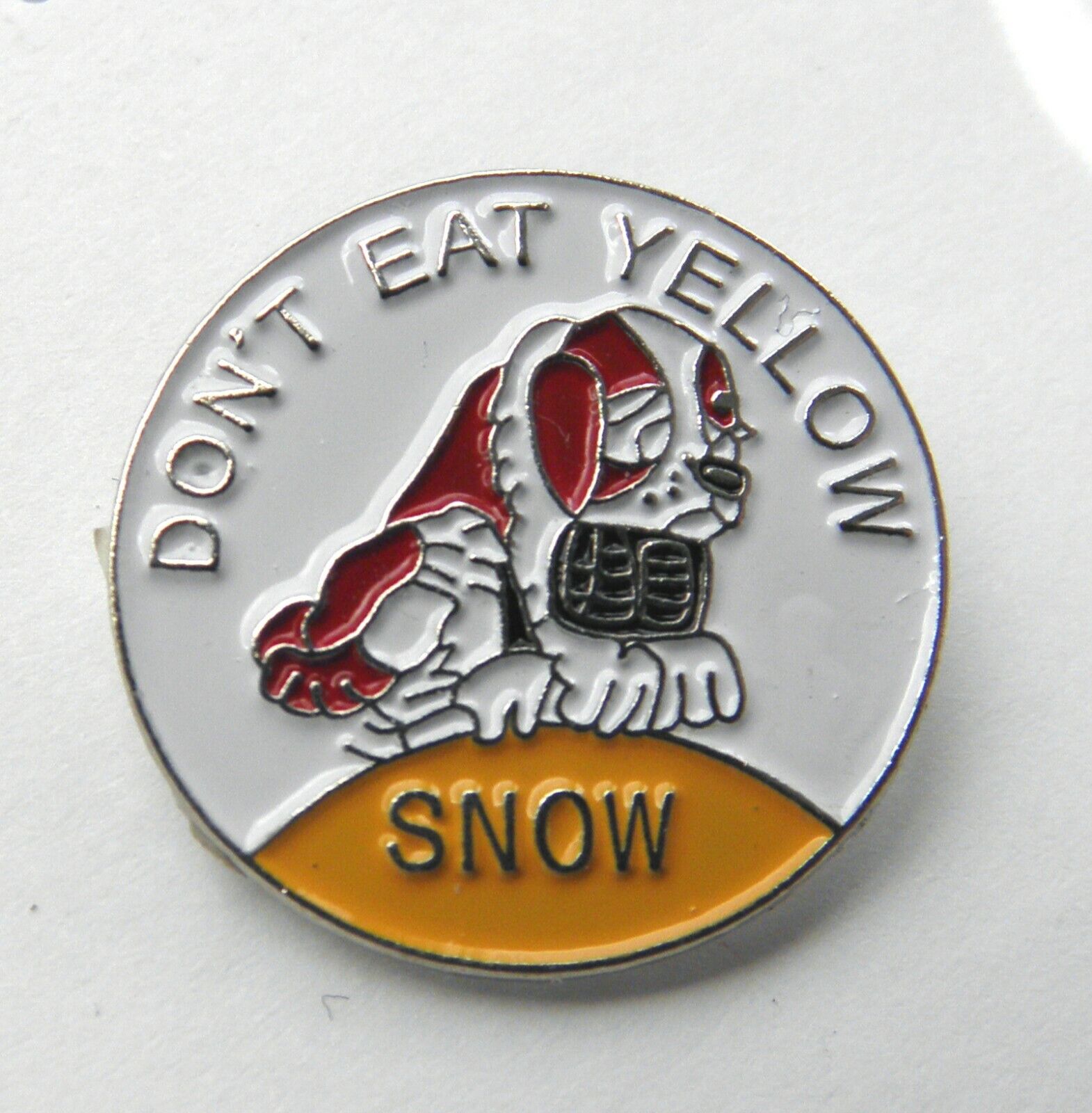 DON\'T EAT YELLOW SNOW FUNNY LAPEL PIN BADGE 7/8 INCH