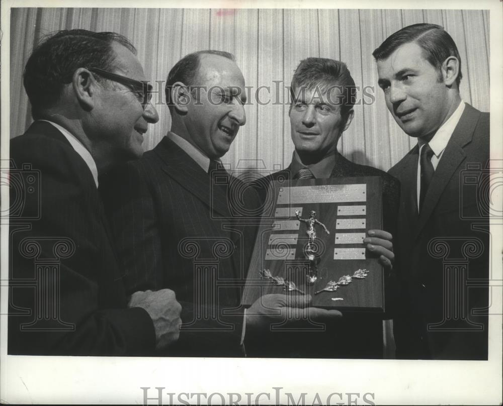 1970 Press Photo Handball champion Simie Fein honored by Jewish Community Center