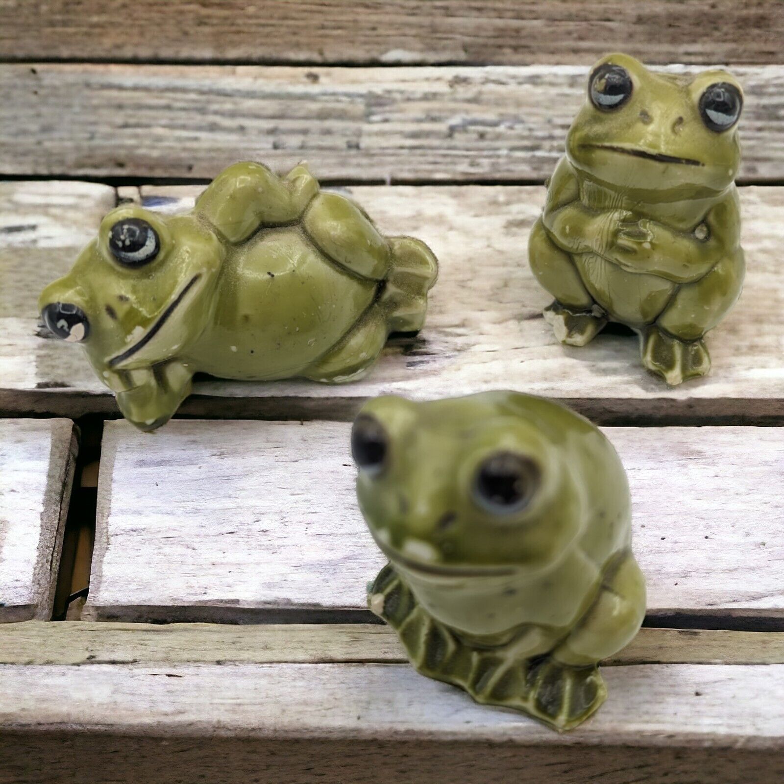 Frogs Toads Miniatures Figurines Plastic Vintage Hong Kong 3 pc - 1 has damage