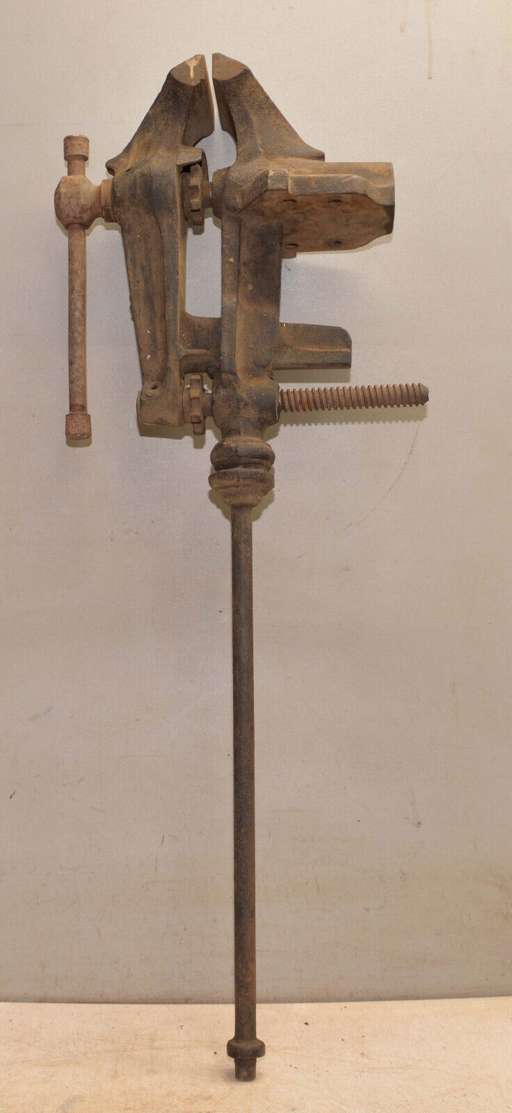 Rare Fisher & Norris Trenton blacksmith  jaw chain post leg vise collectible