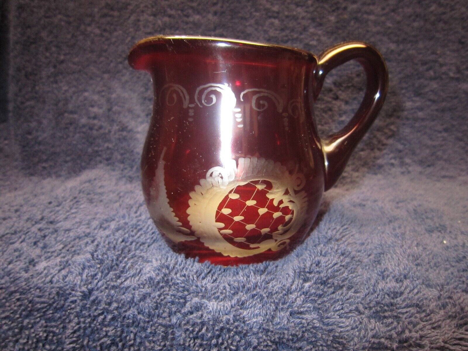 VINTAGE RED CUT TO CLEAR DESIGN SMALL GLASS PITCHER with APPLIED HANDLE