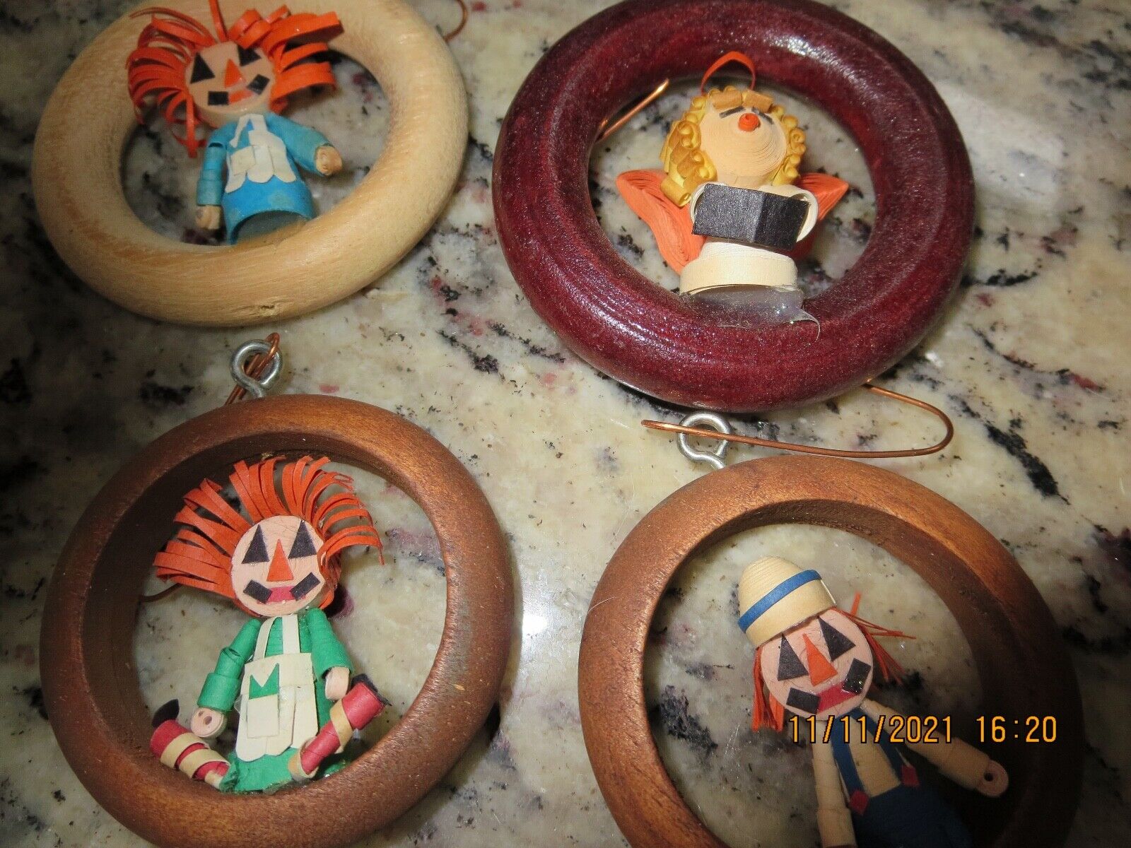 4 VINTAGE HANDMADE QUILL ORNAMENTS FROM GRANMA\'S HOUSES-1979--#R8A