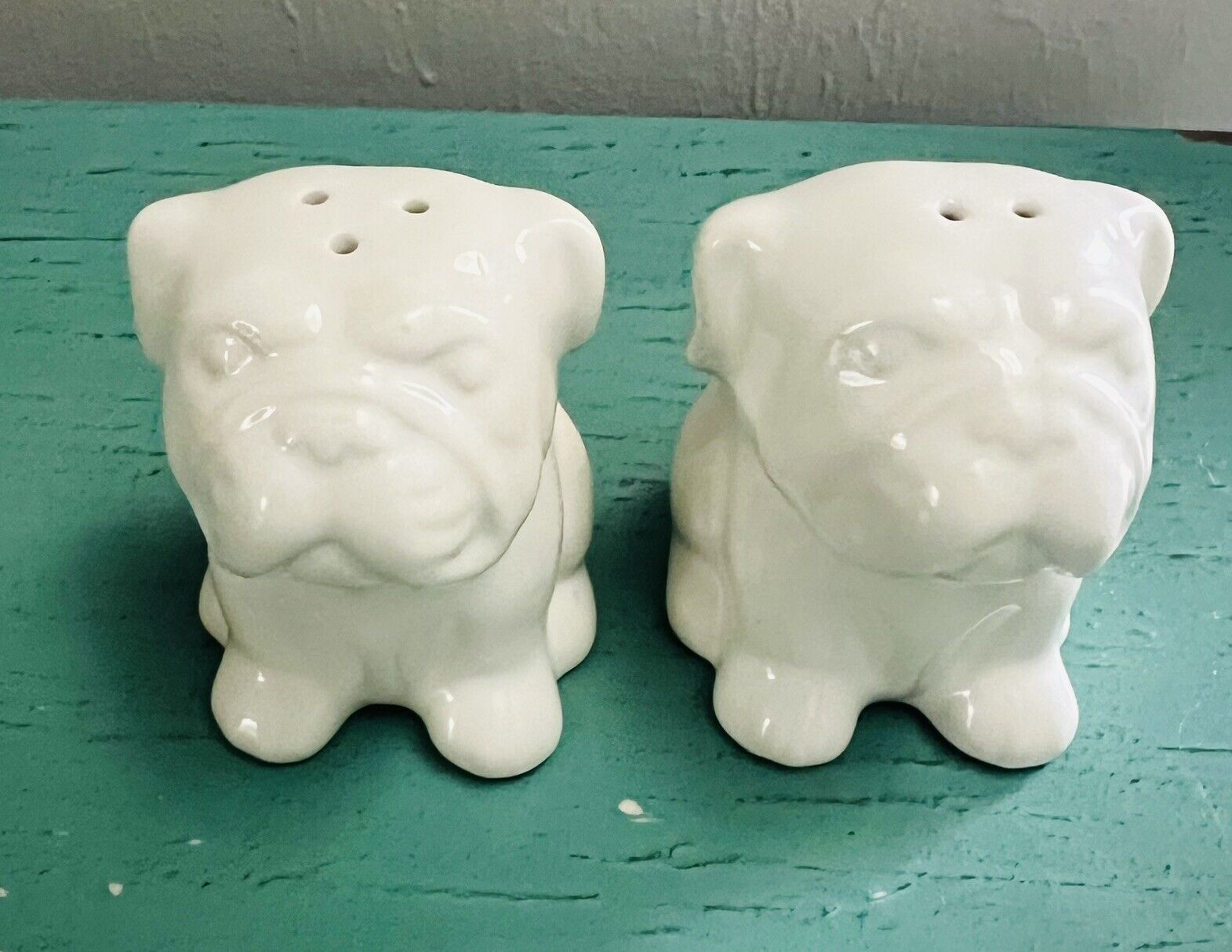New Target Threshold Porcelain White English Bulldogs Salt & Pepper Shakers