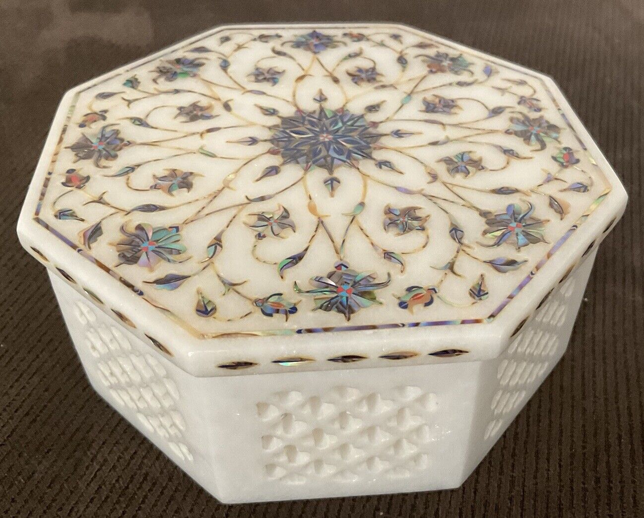 INLAY STONE :: Octagonal 4” LIDDED BOX Mother Of Pearl FLORAL Pietra Dura INDIA