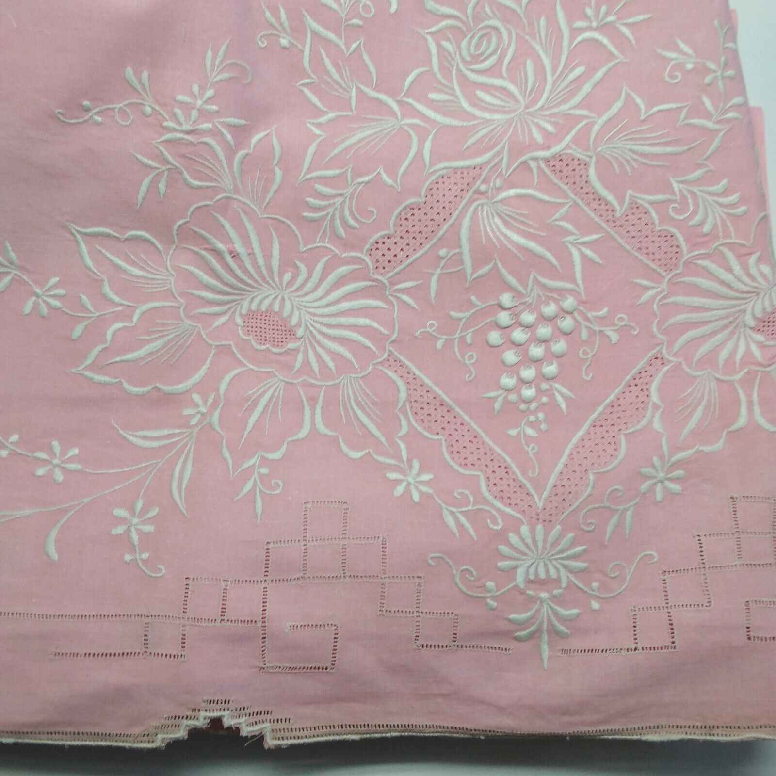 Fabulous Vintage Pink Embroidered Linen Full Size Bedspread / Coverlet & 2 Shams