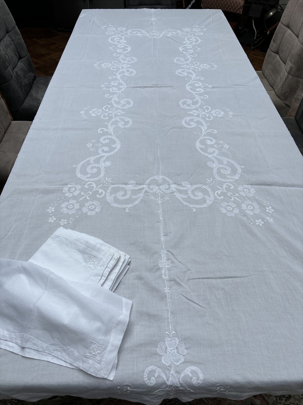 Large Vintage Embroidered Tablecloth And 12 Napkins Approx 5ft X 8ft6