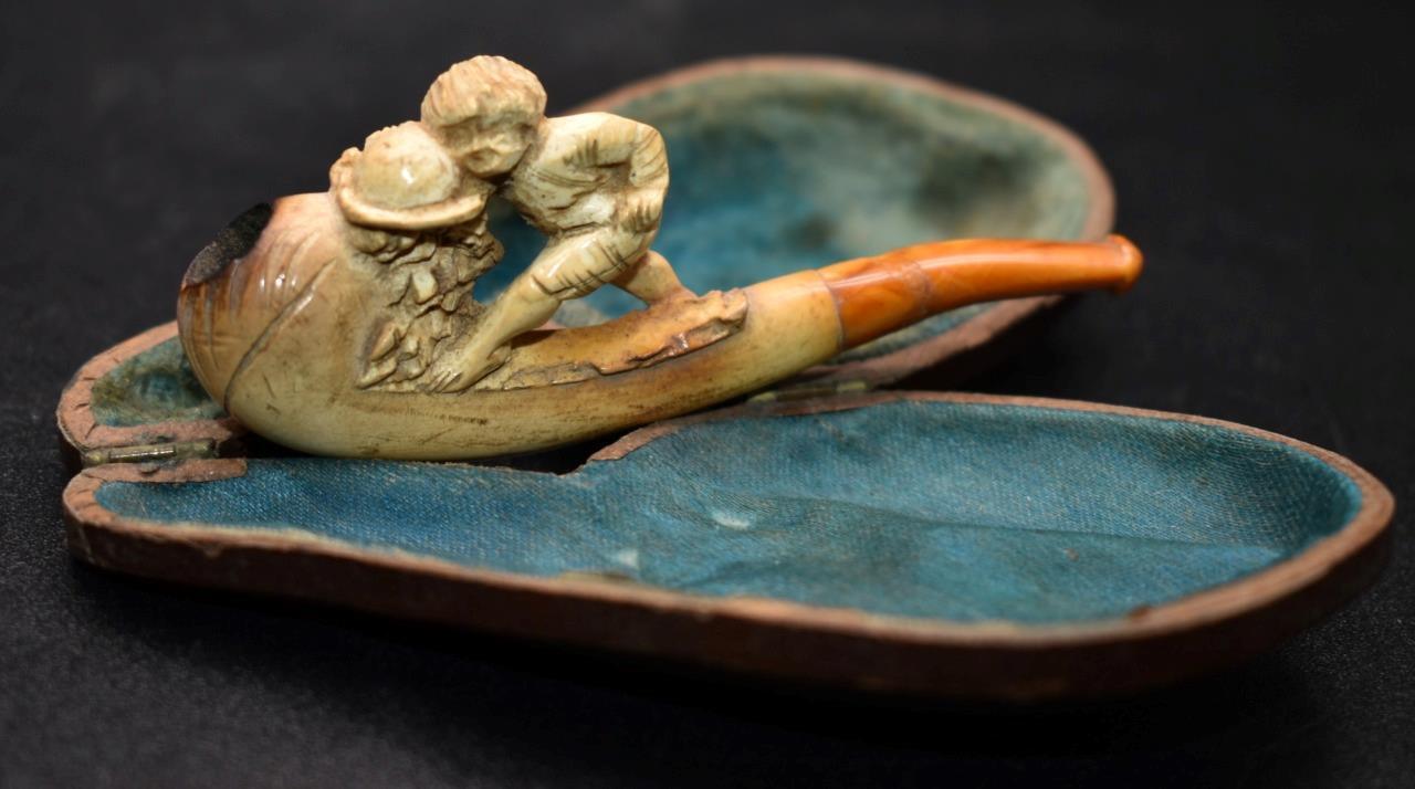RARE TINY ANTIQUE 19thC CARVED BOY MEERSCHAUM PIPE IN CASE