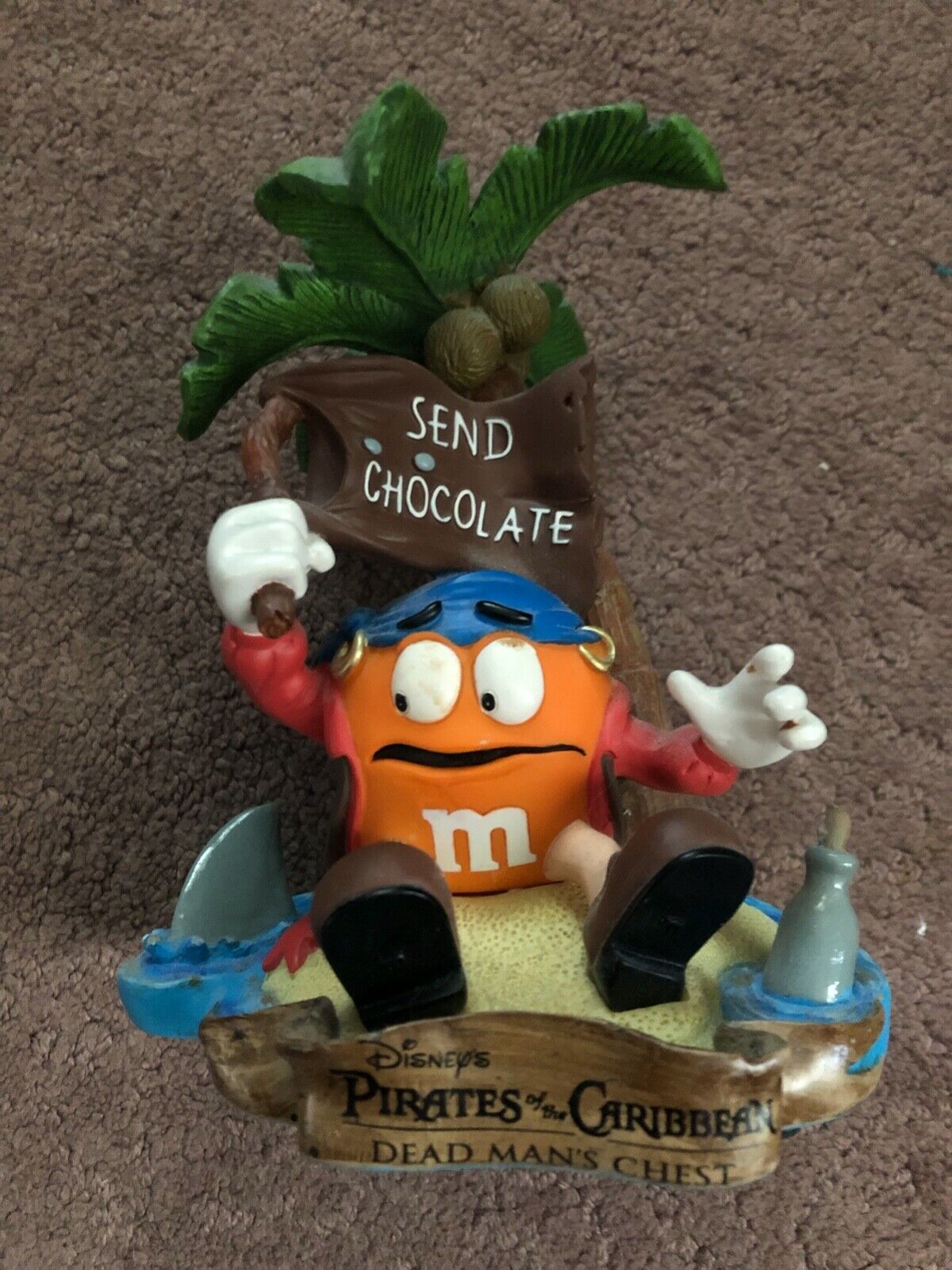 M&M pirates of carribean statue orange send chocolate