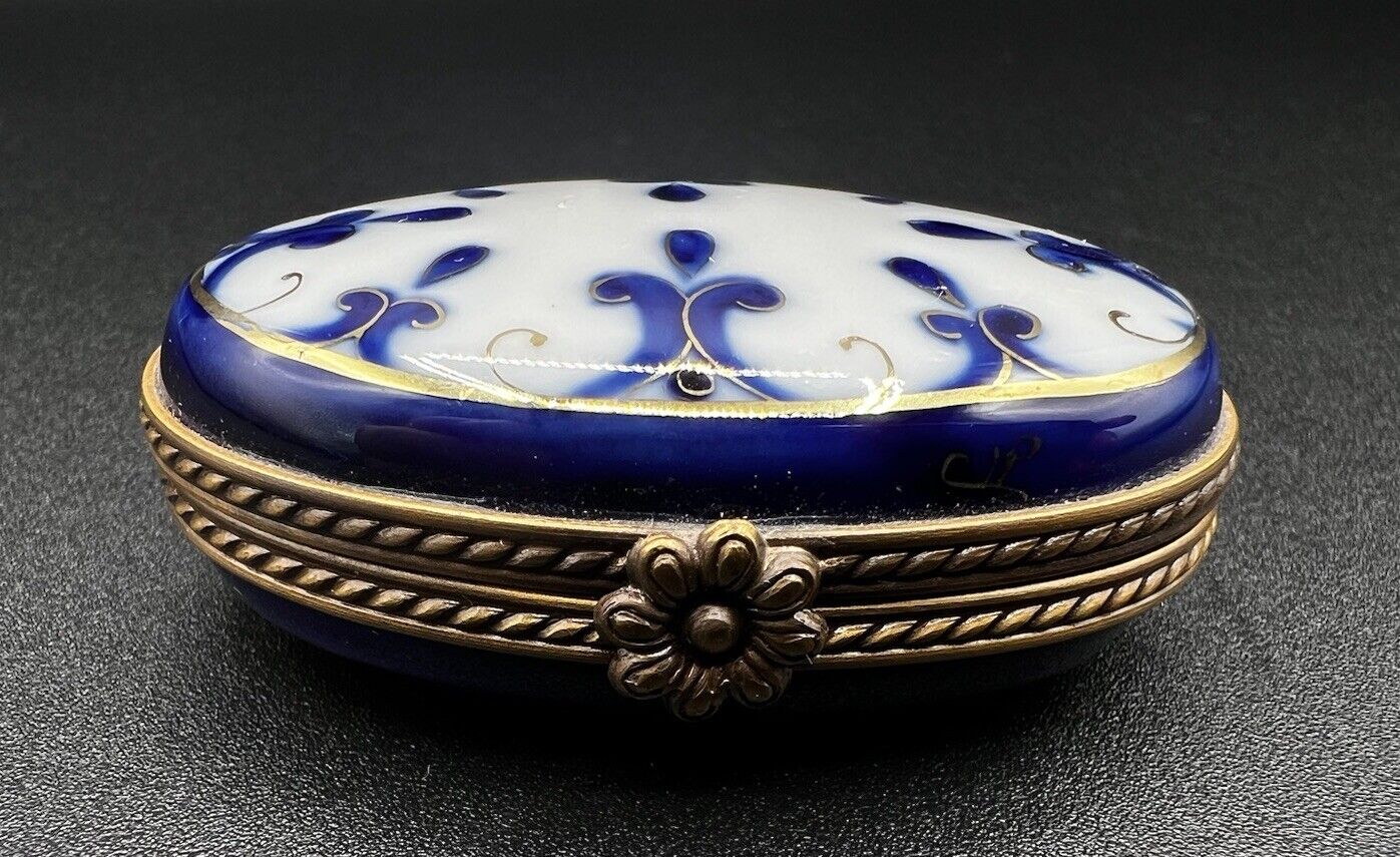 Limoges France Peint Main Porcelain Blue Floral Oval Trinket Pill Hinged Box