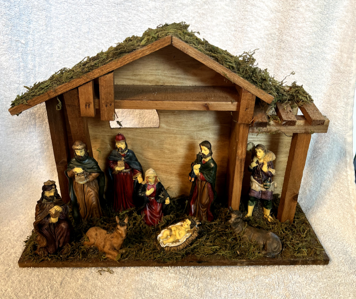 9 piece nativity with attached wood stable