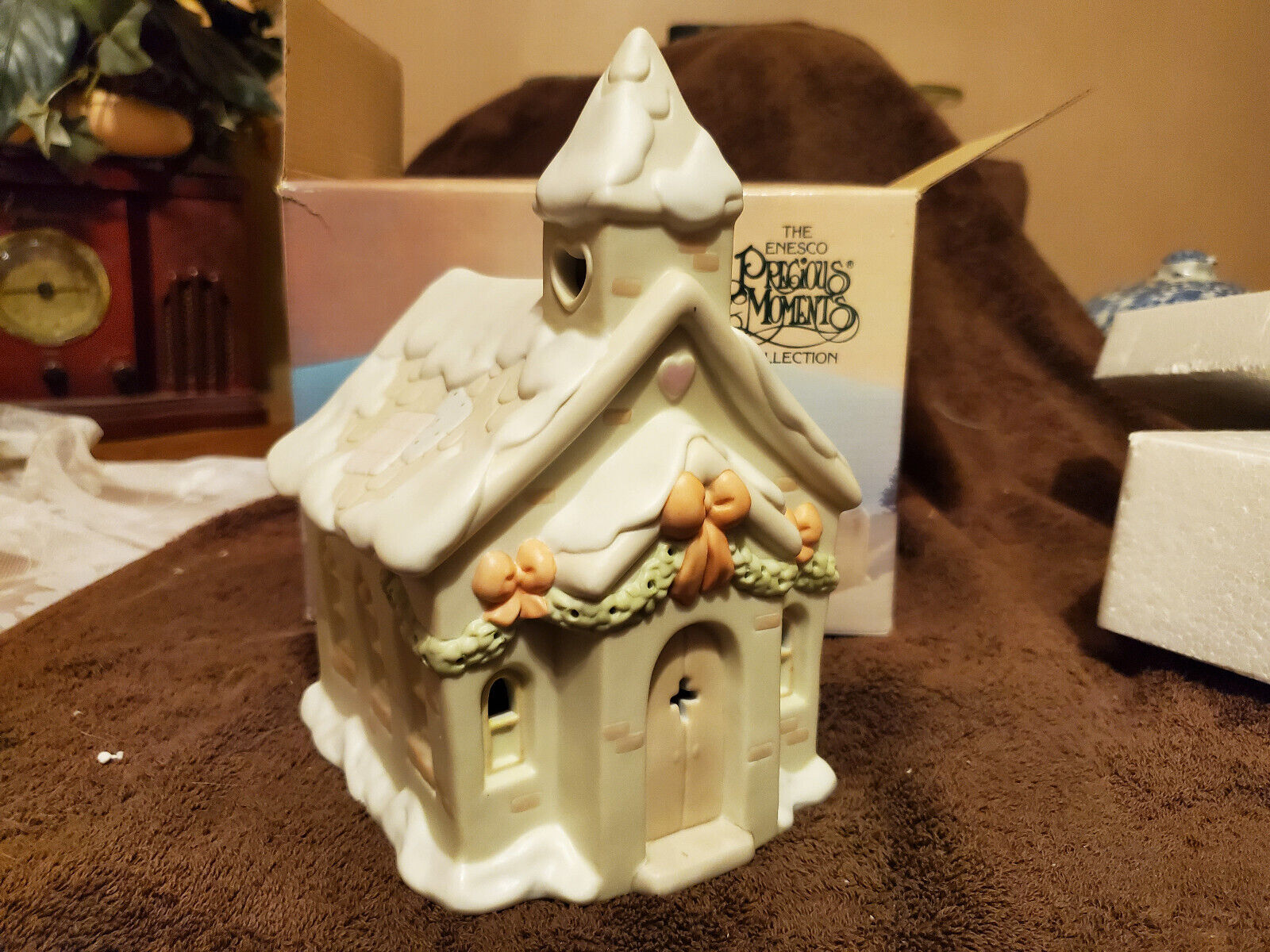 Precious Moments Sugar Town Chapel 1992  #529621 Enesco - W/Lighting - With Box