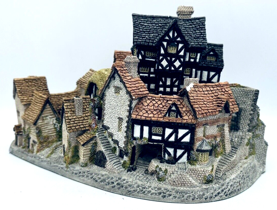 David Winter Cottage The Village 1981 Vintage Box and COA Grannycore Gift Large 