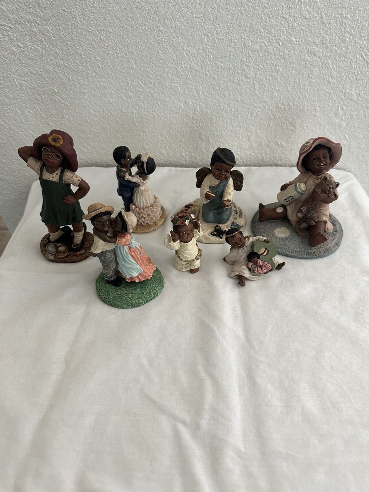 Martha Holcomb And Vantage Point Figurines Lot Of 7.