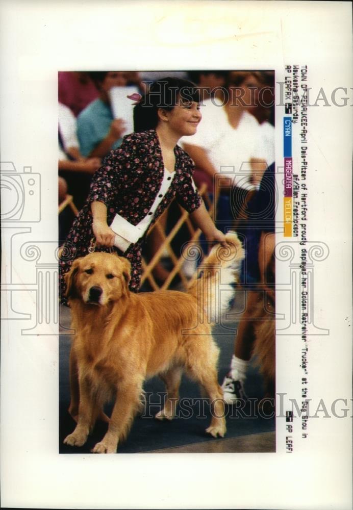 1992 Press Photo Golden retriever at the Waukesha County Exposition Dog Show