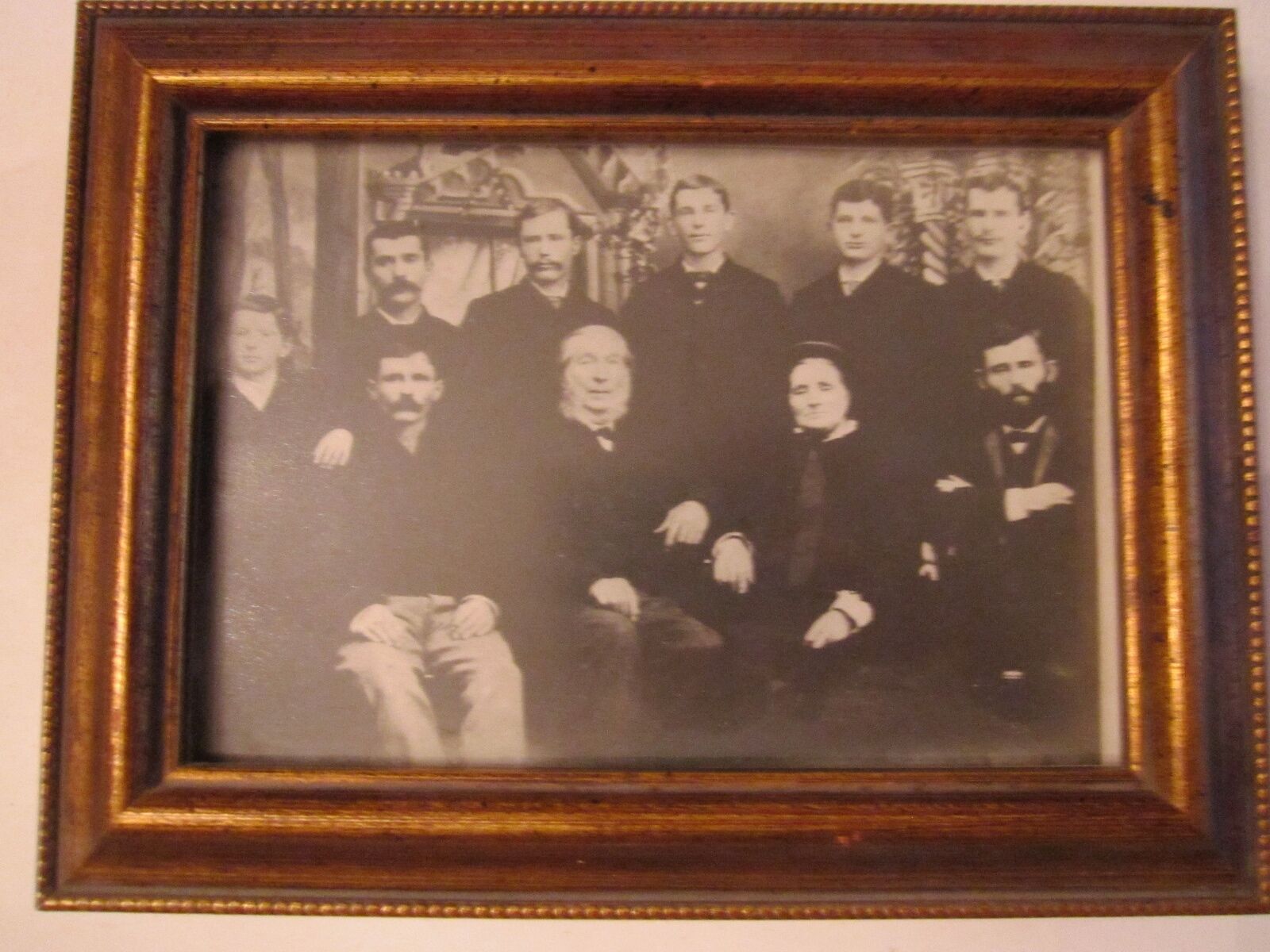 1888 PHOTOGRAPHIC PICTURE OF FAMILY - FRAMED - 8\