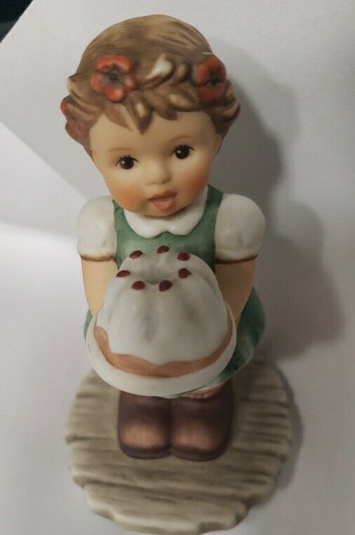 Berta Hummel Make A Wish 2 Inch Figurine Girl Birthday BH130 Goebel Box Vintage