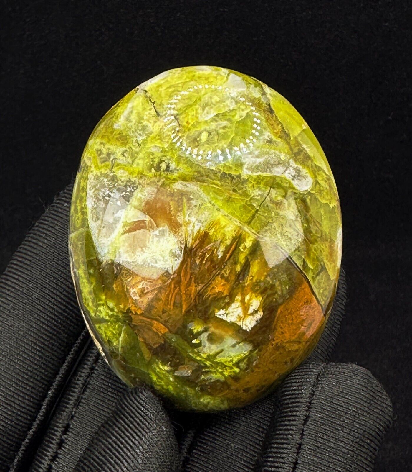Amazing natural unique green opal pattern crystal reiki palm stone