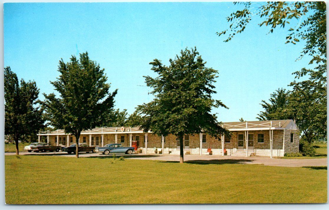 Postcard - Porky\'s Motel - Middleton, Wisconsin
