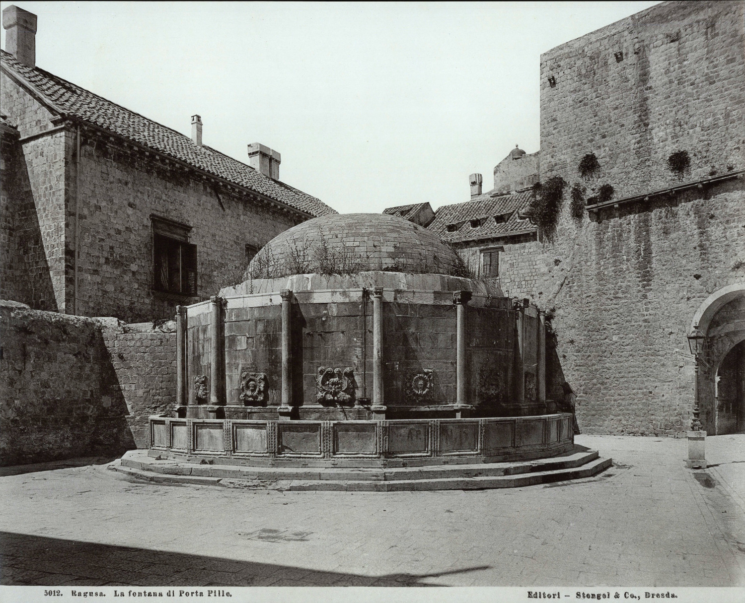Stengel, Hrvatska, Dubrovnic, The Vintage Photomechanical Pill Holder Fountain 