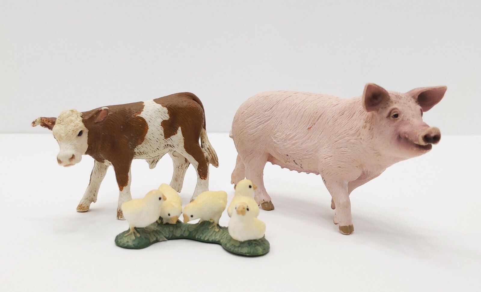 Schleich 3 Farm Animals Hereford Calf 2008 Pink Pig Sow 2014 Baby Chickens 2008