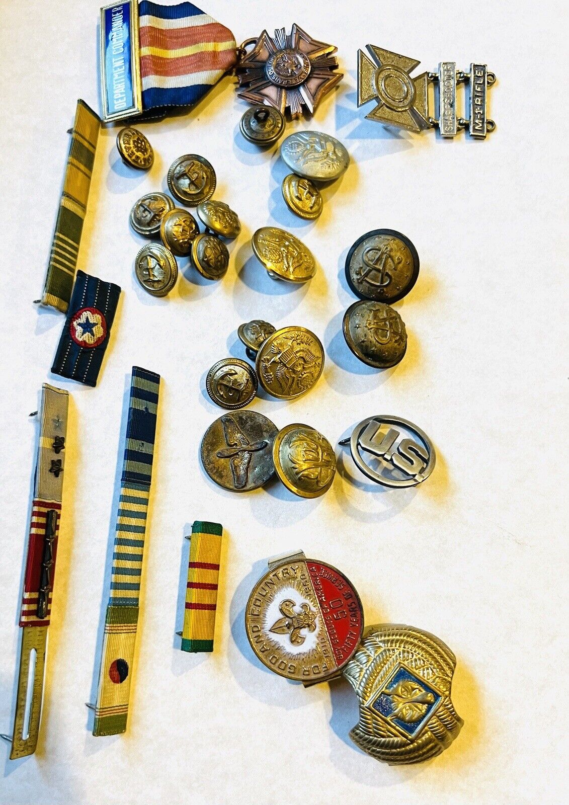 Vintage Military War Button And Collectibles Lot. 