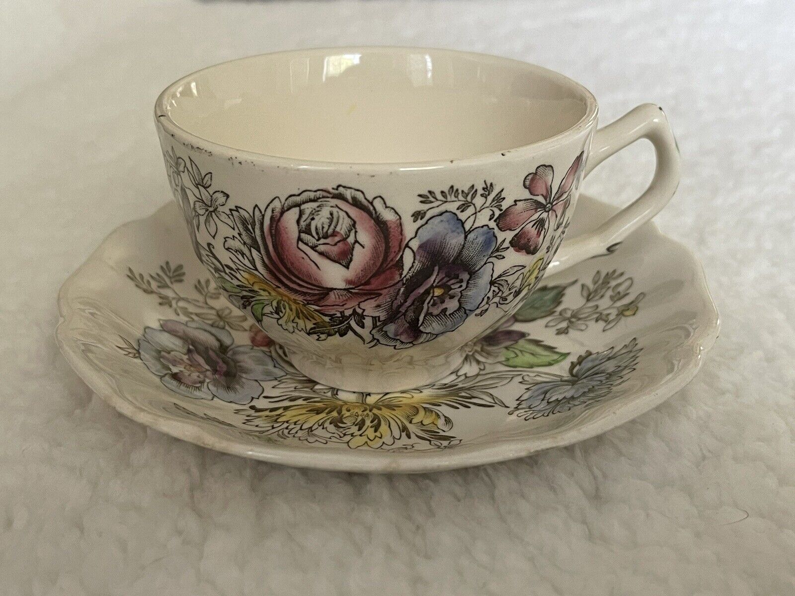 Johnson Brothers Sheraton Tea Cups Saucer Set Roses On Cream Vintage 1940s