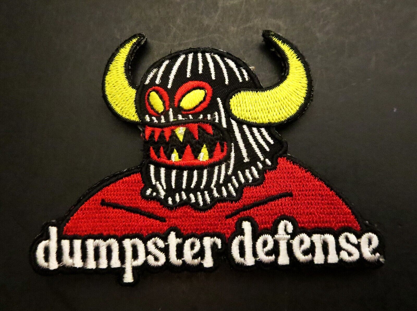 DUMPSTER DEFENSE MASK UP TOY MACHINE SKATEBOARDS EMBROIDERED PATCH IYSMYG WRMFZY