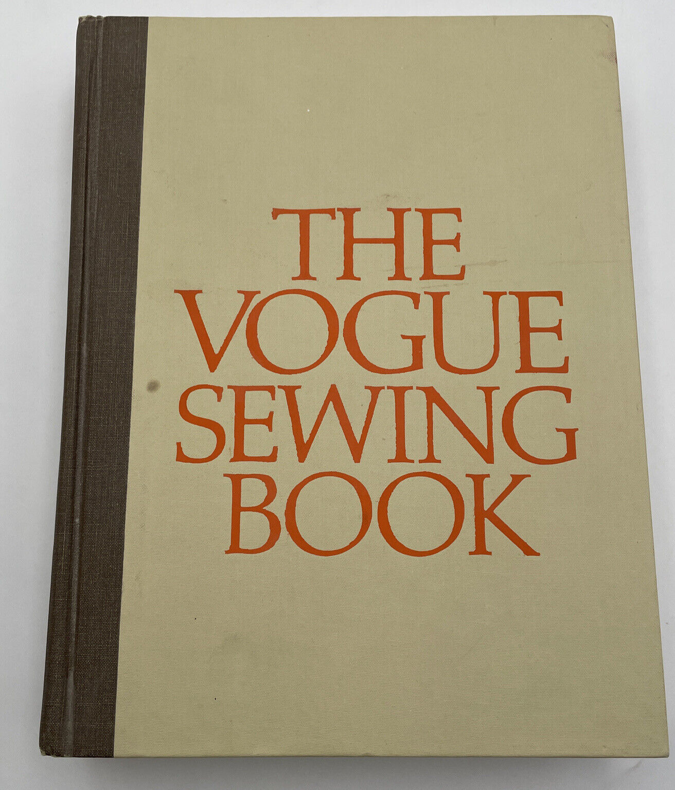 THE VOGUE SEWING BOOK by Patricia Perry 1973 2nd Edition  NO BOX