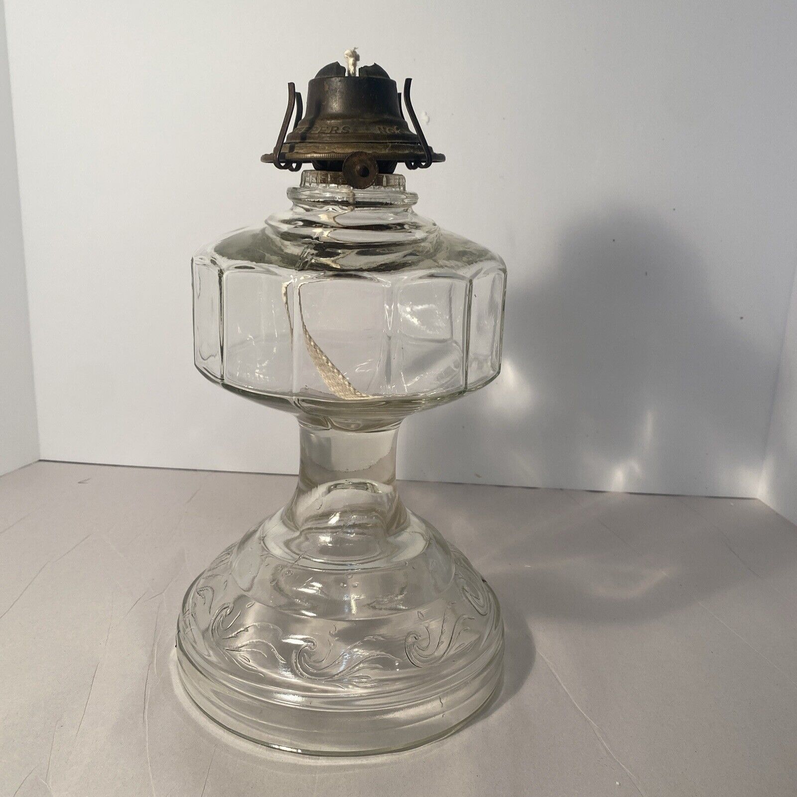 Antique Vintage Good Housekeeper No. 2   Oil Lamp
