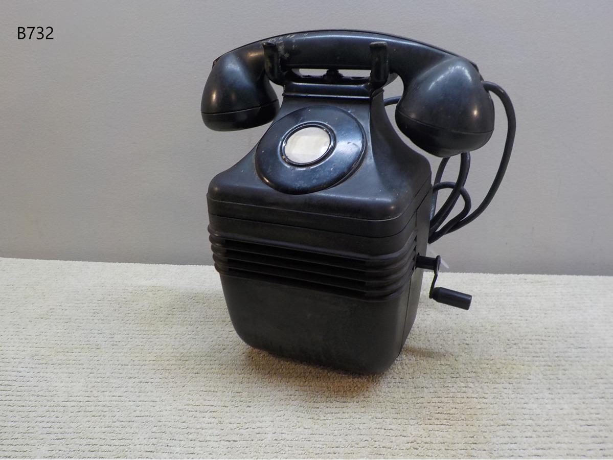 Vintage 1940\'s Wall Crank Telephone 