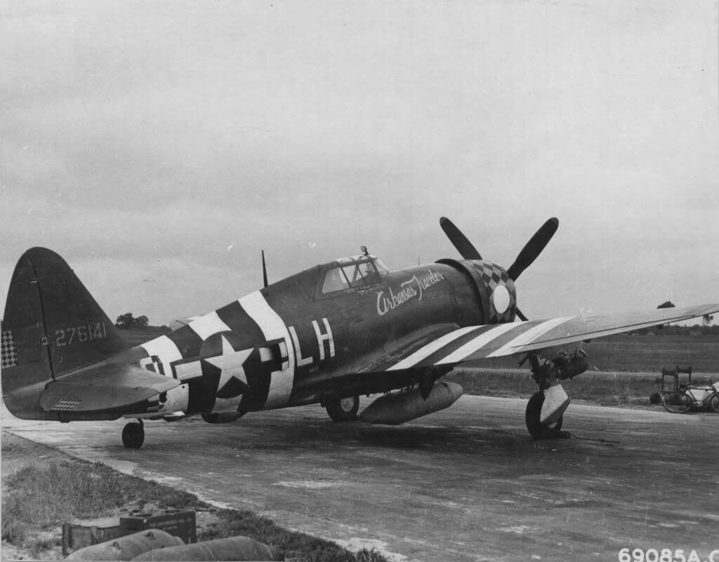 WWII B&W Photo P-47 Thunderbolt D-Day Marking WW2 World War Two USAAF /5068
