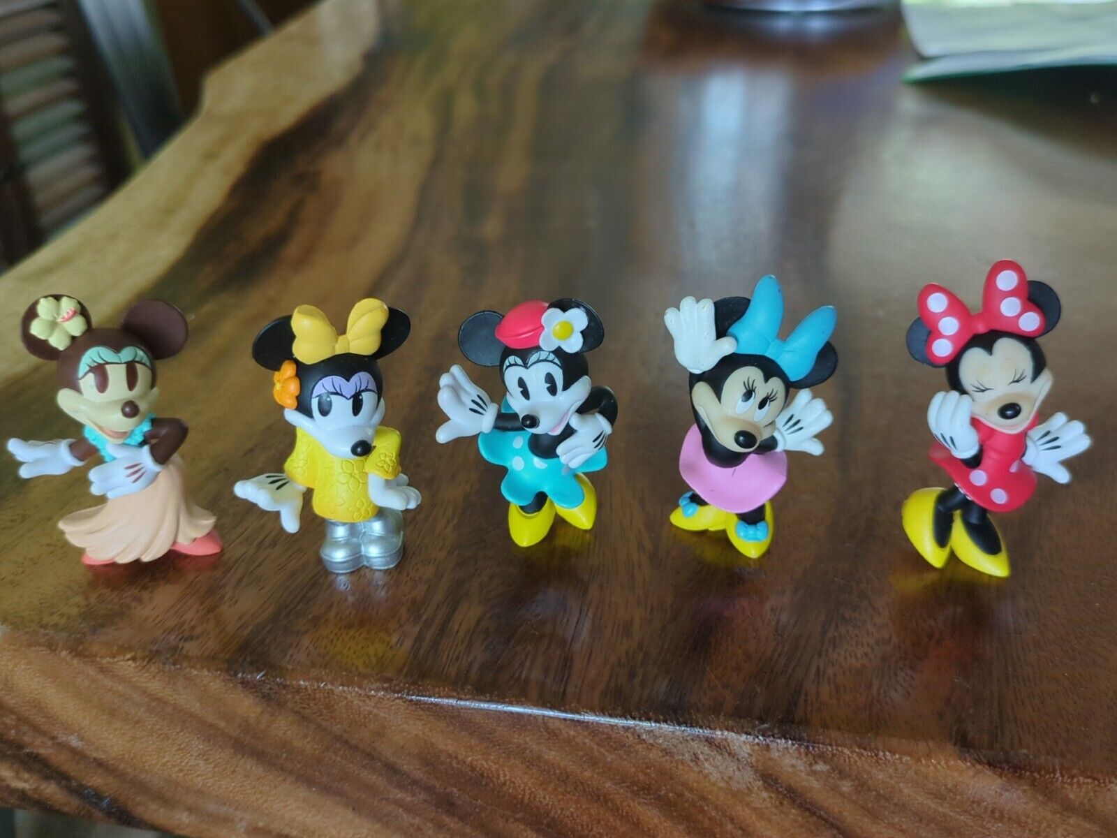 Lot Of 5 - minnie mouse mini figures - Disney 