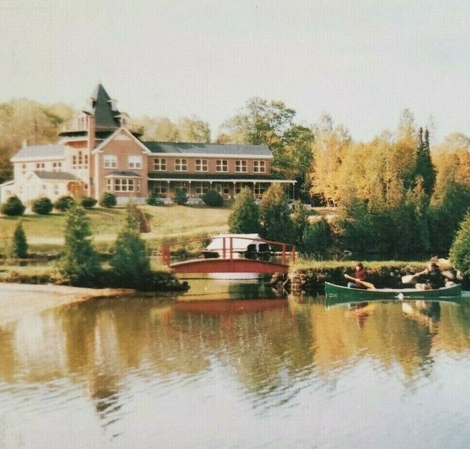 POSTCARD Chateau Les Beaulne Montpellier Quebec Summer Vacation Canoeing Canada 