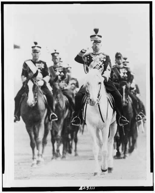 Photo:Japan\'s Emperor Hirohito, riding on horseback, 1945