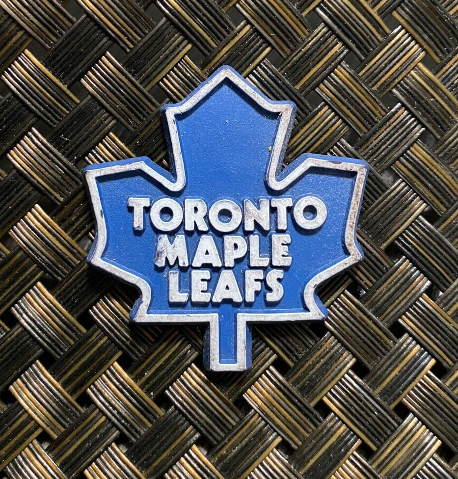 VINTAGE NHL HOCKEY TORONTO MAPLE LEAFS TEAM LOGO COLLECTIBLE RUBBER MAGNET RARE