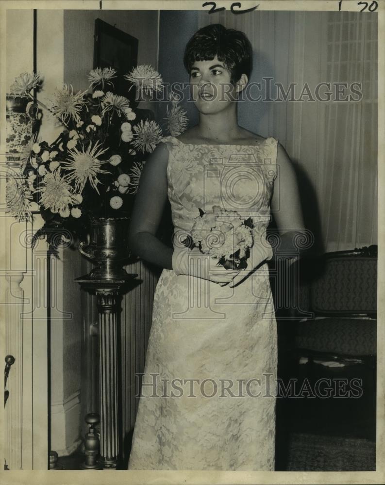 1967 Press Photo Debutante Miss Mary Constance Desobry - noa90142