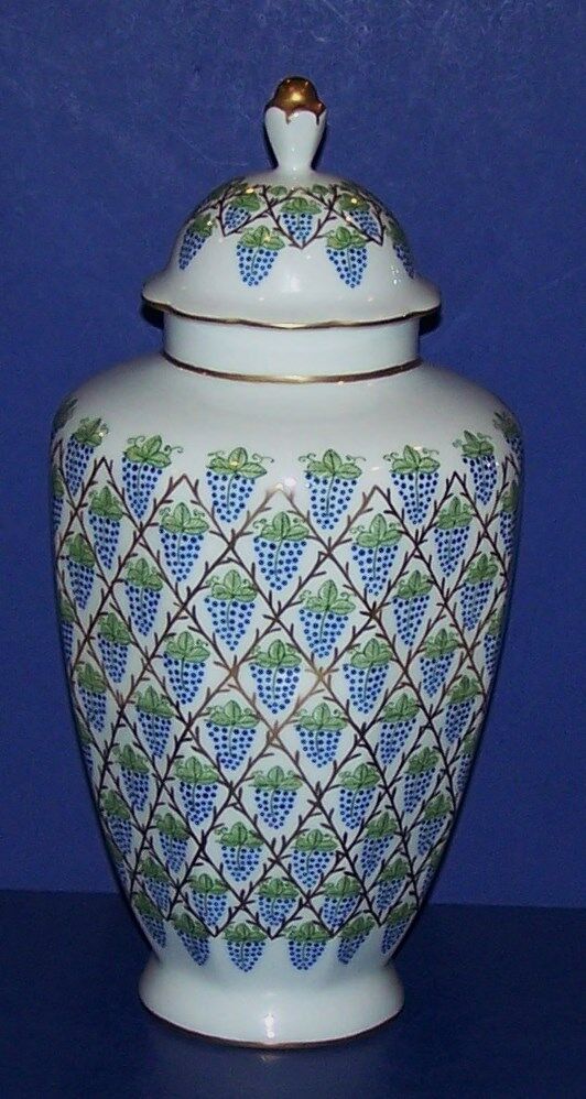 STUNNING RARE LIMOGES FRANCE PEINT MAIN ST PIERRE HAND PAINTED JAR GRAPES GOLD