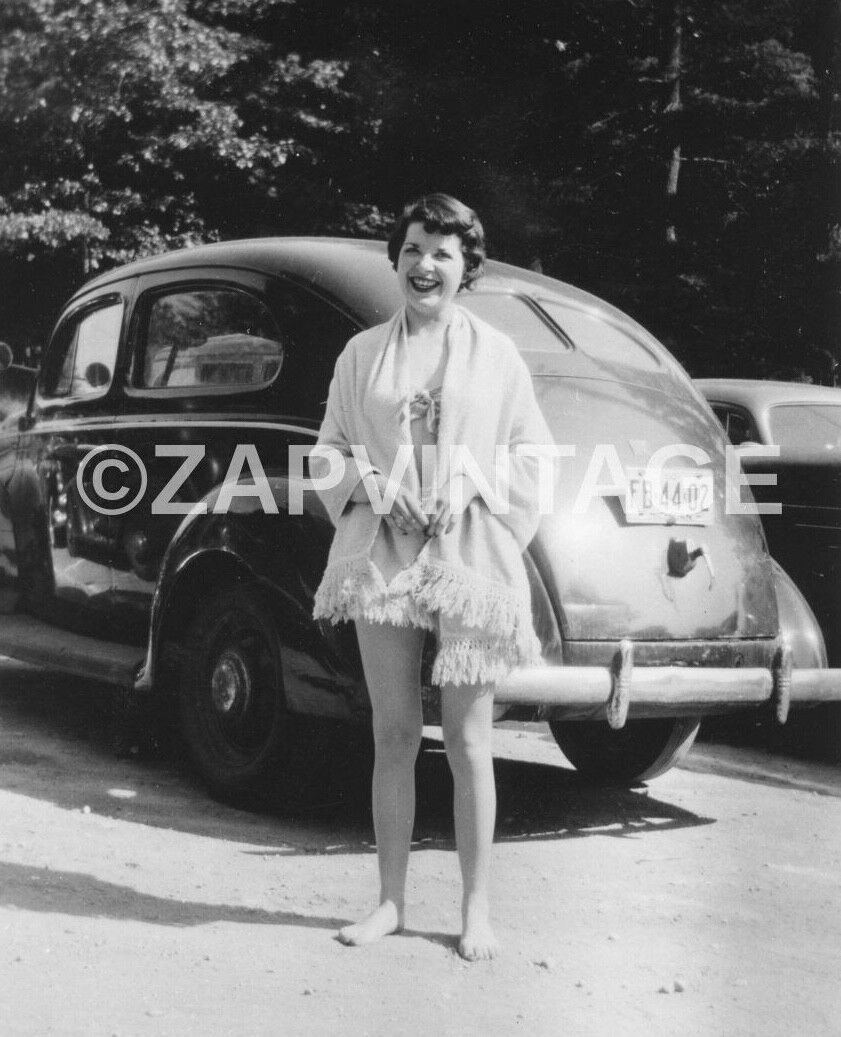 Vintage 1940\'s B&W Photo - Howell Michigan Pinup Flapper Girl Classic Car #307