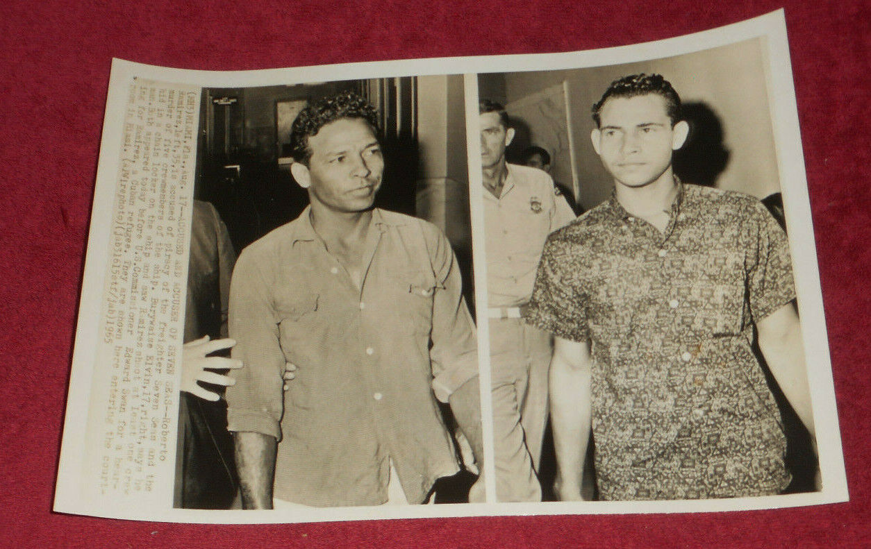 1965 Press Photo Burywaise Elvin Accuses Roberto Ramirez of Piracy & Murder FL