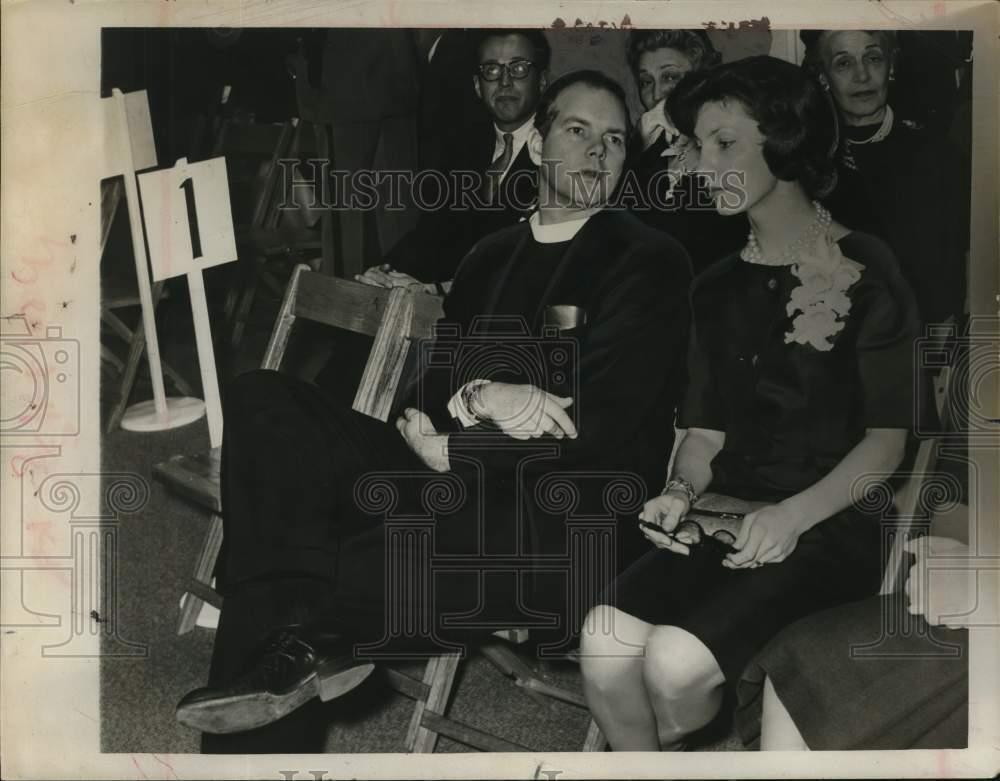 1963 Press Photo Reverend & Mrs. Robert L. Pierson in New York - tua68181
