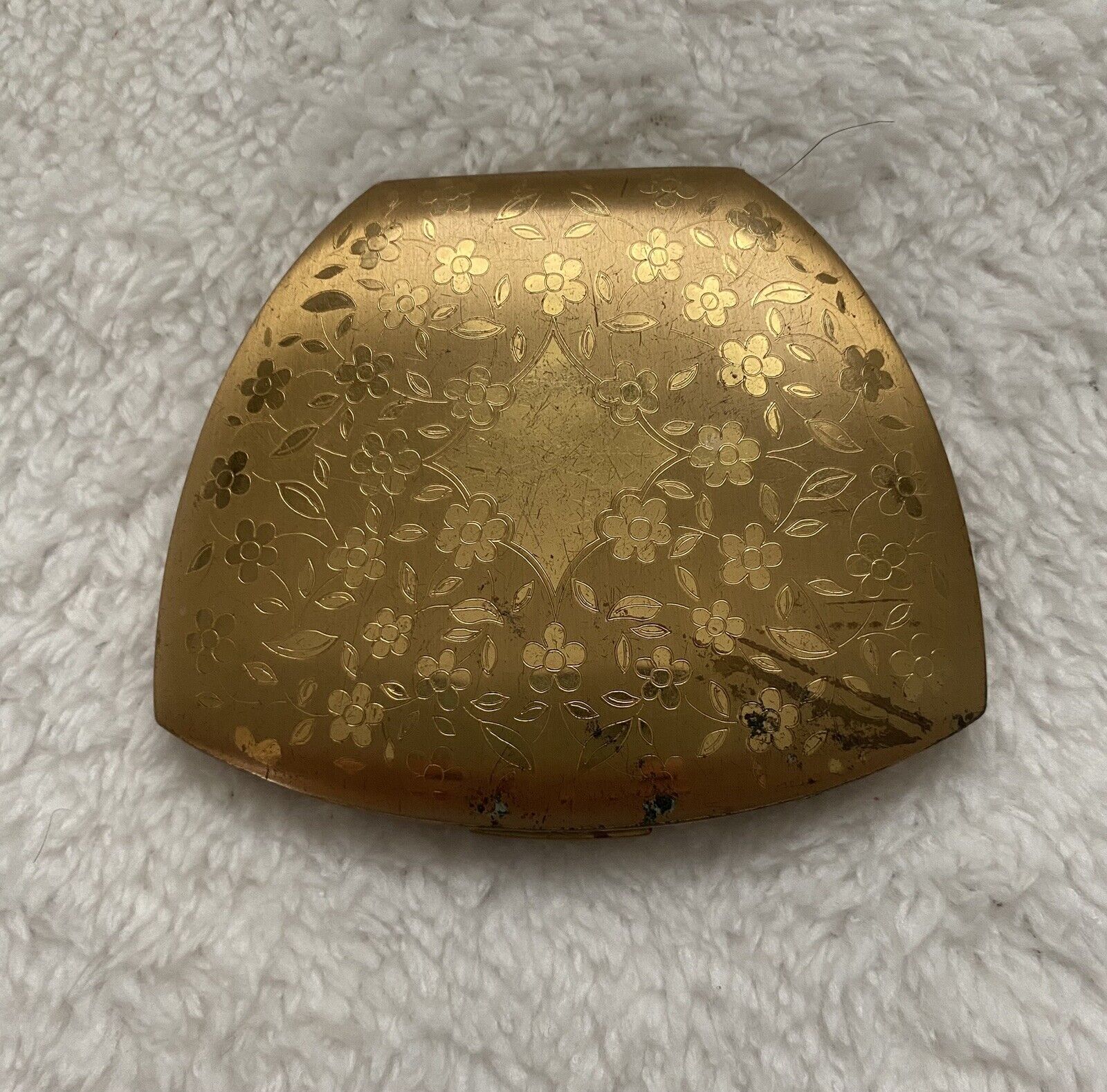 Vintage Elgin American Powder Compact With Mirror. Etched Floral Brass Case