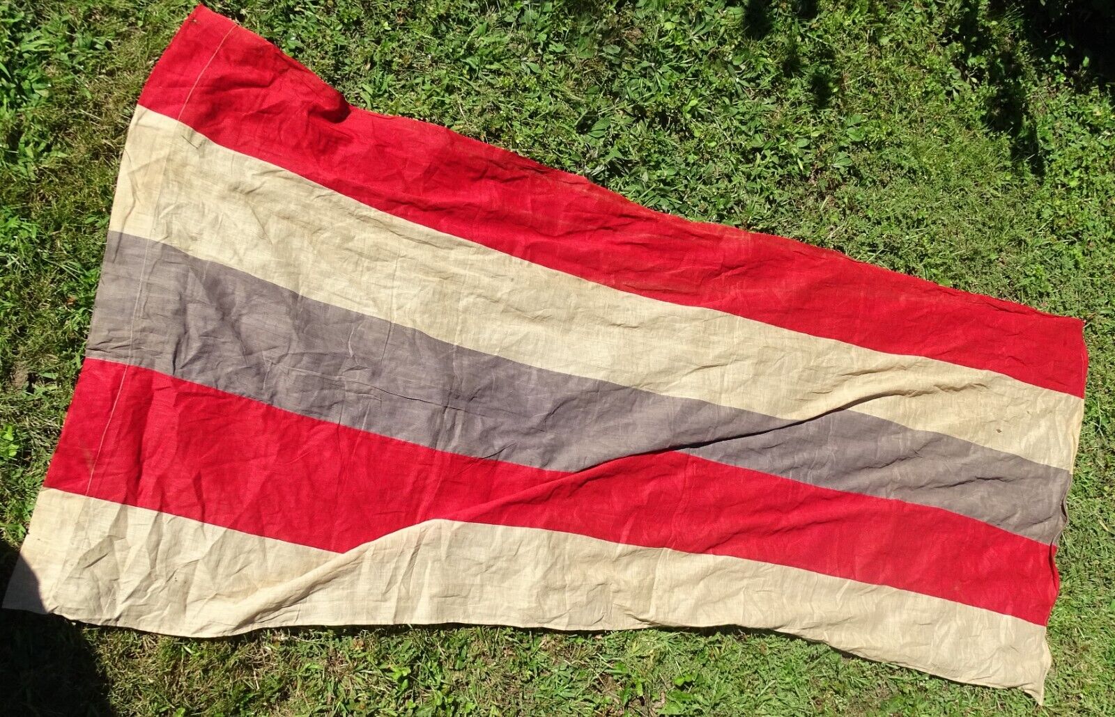 Old Striped Flag (found with nautical / ship flags) perhaps Thailand related?