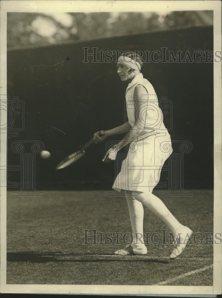 1927 Press Photo Kitty McKane Godfree Shown in Action at West Side Tennis Club